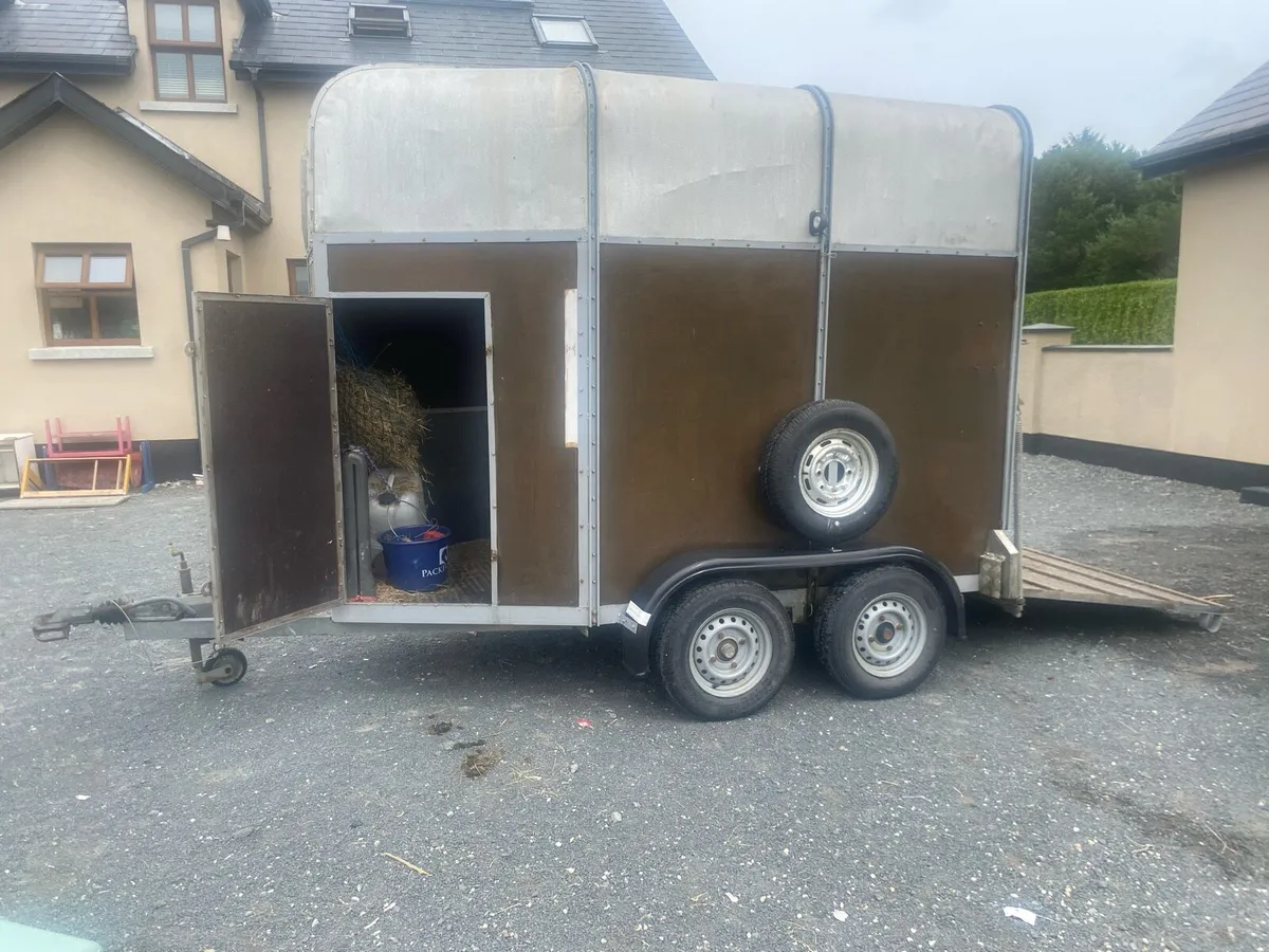 Double horsebox - Image 1