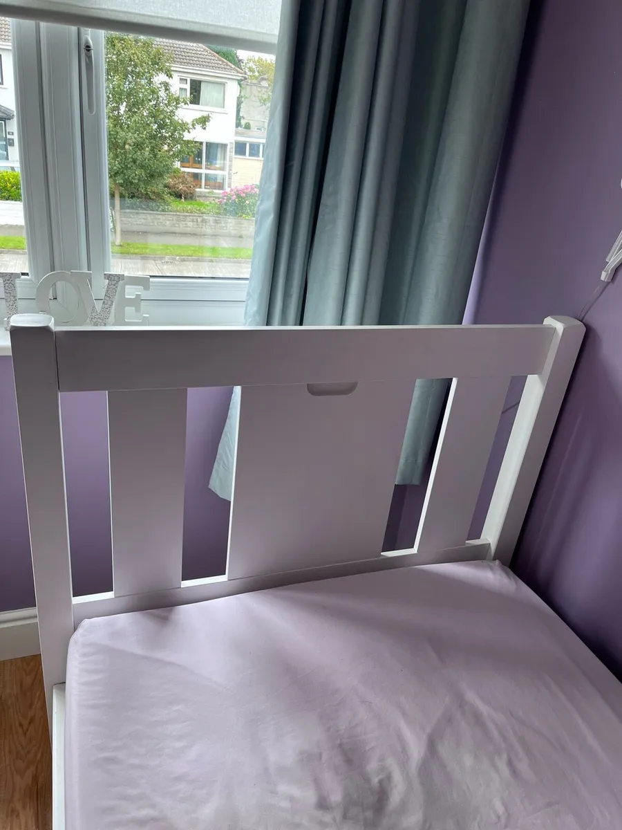 White wooden Harvey Norman single bed - Image 1