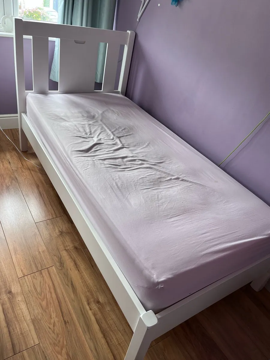 White wooden Harvey Norman single bed - Image 2