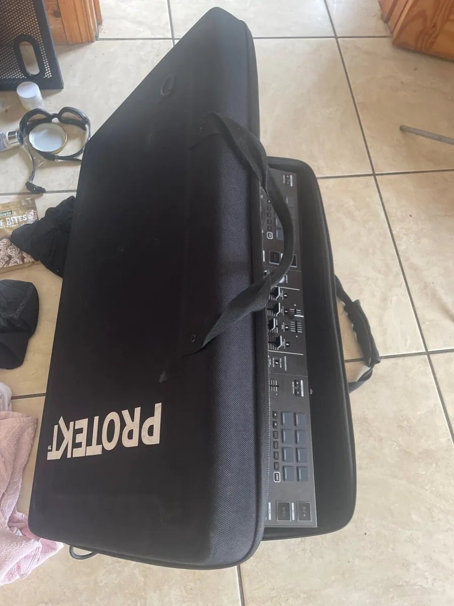 Denon sclive 4 with built in speakers hard case - Image 2