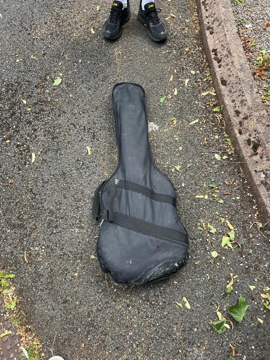 Electric guitar - Image 1