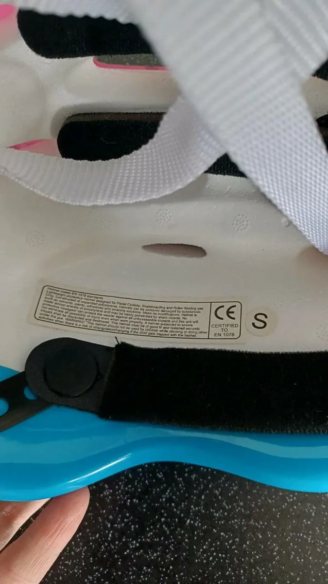 Girls helmet - Image 3