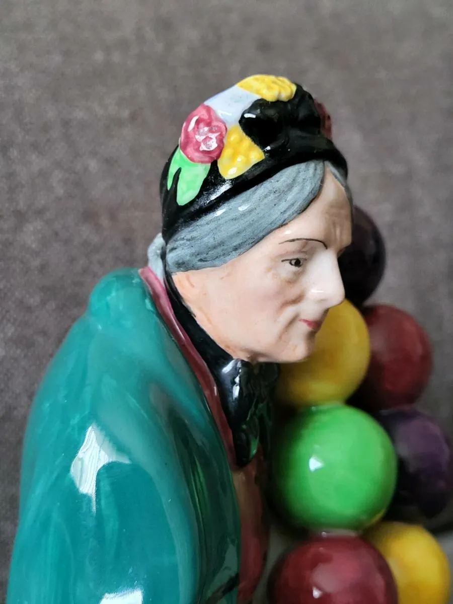 Royal Doulton The Old Balloon Seller HN1315 - Image 3