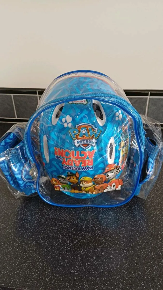 Paw patrol helmet and pad set - Image 1