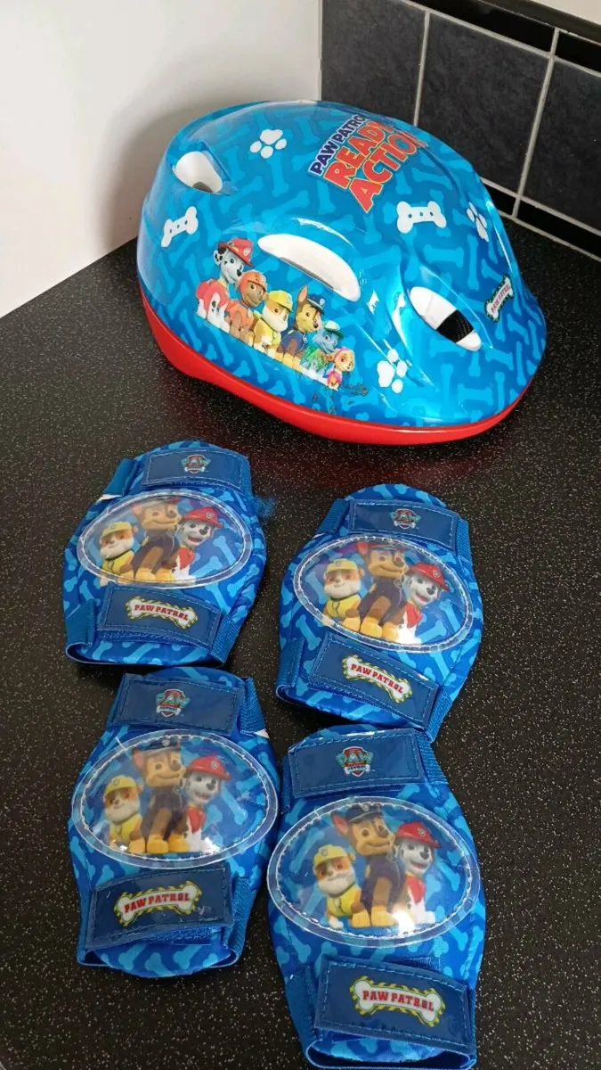 Paw patrol helmet and pad set - Image 2