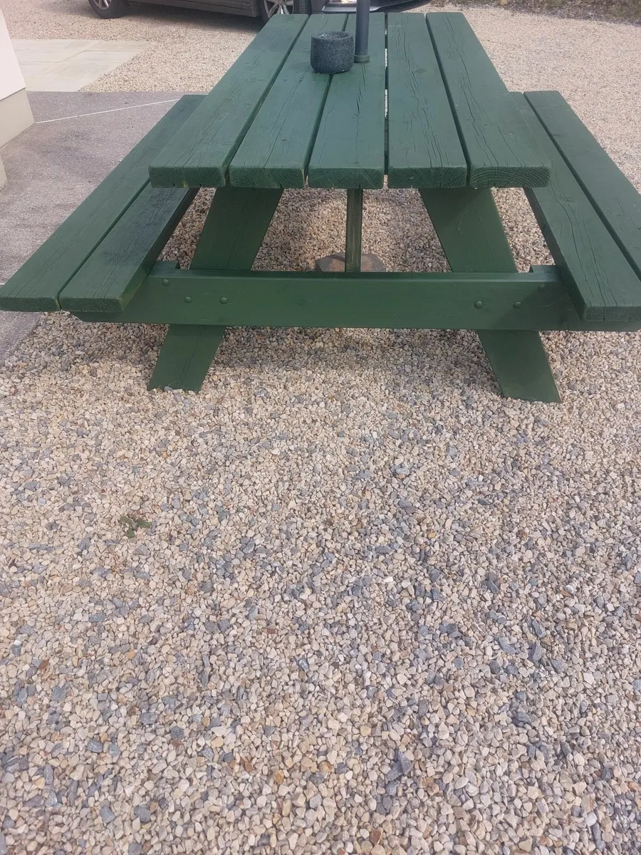 Picnic table (..umbrella not included) - Image 3
