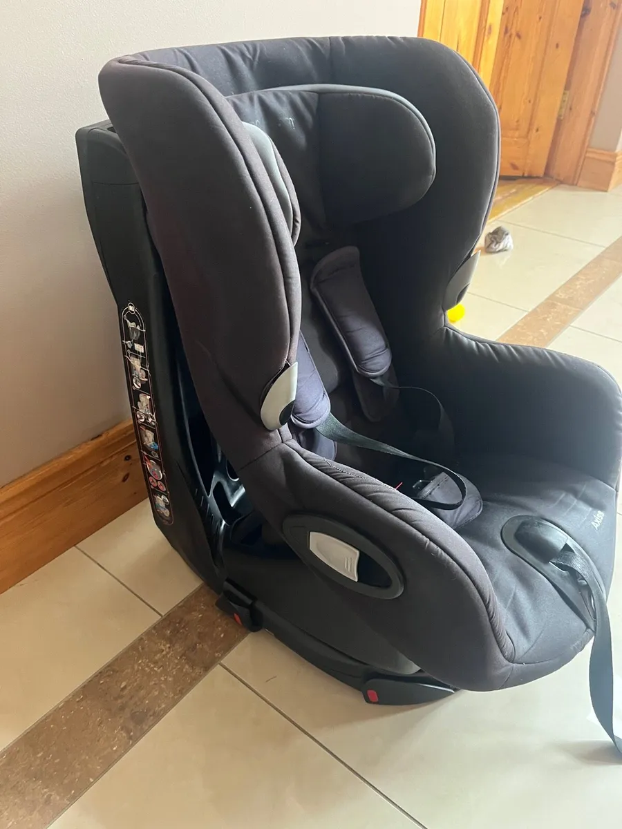 Maxi Cosi Axis Car Seat - Image 3