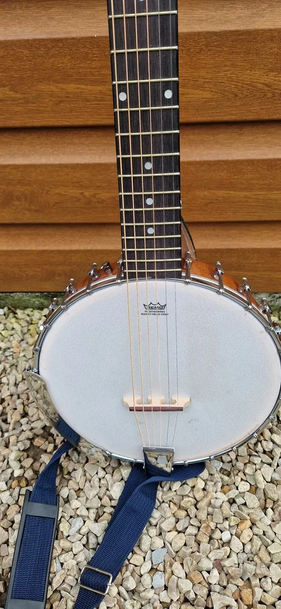 6 string guitar Banjo - Image 1