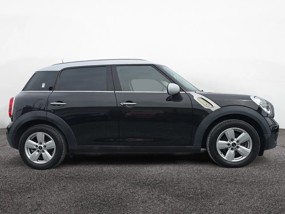 Mini Cooper D Crossover Automatic - Image 4
