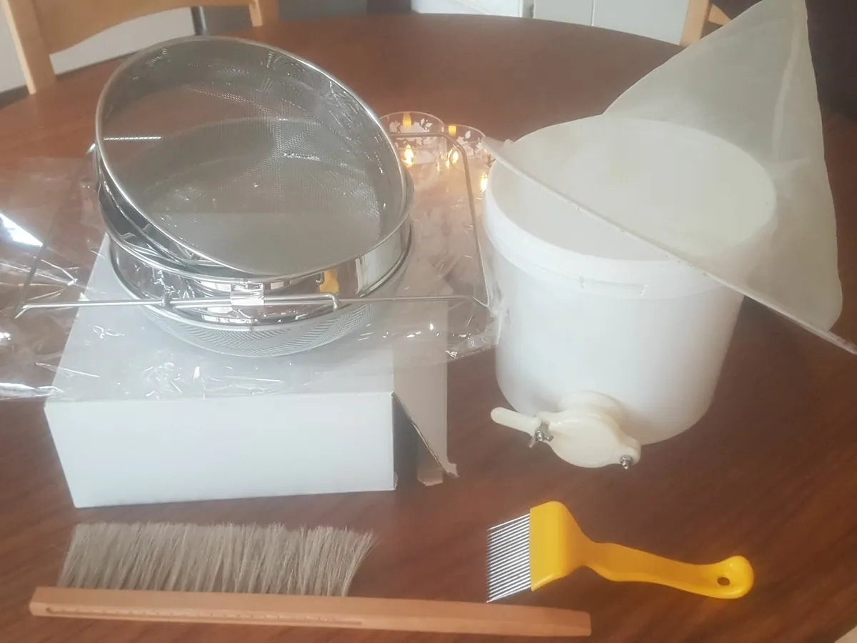 Beekeeping harvesting kit - Image 1