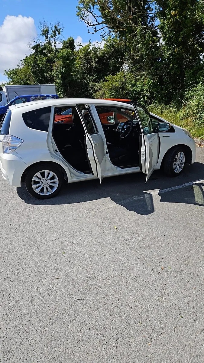 Car - Image 2