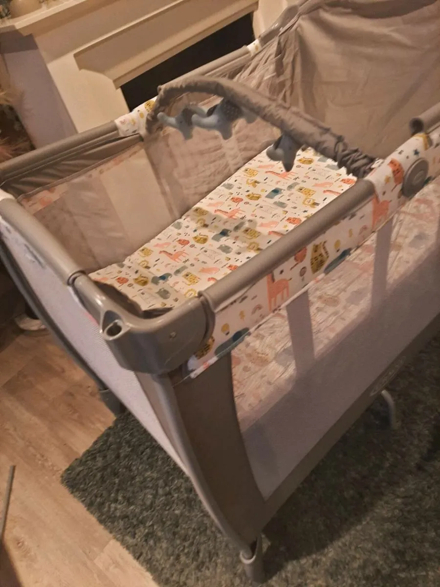 New travel cot - Image 4