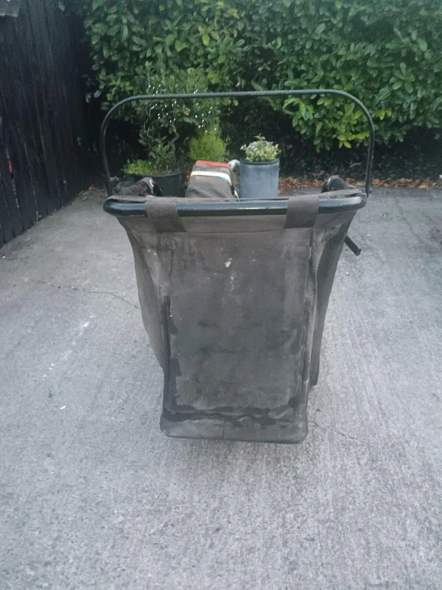 Yard vacuum - Image 1