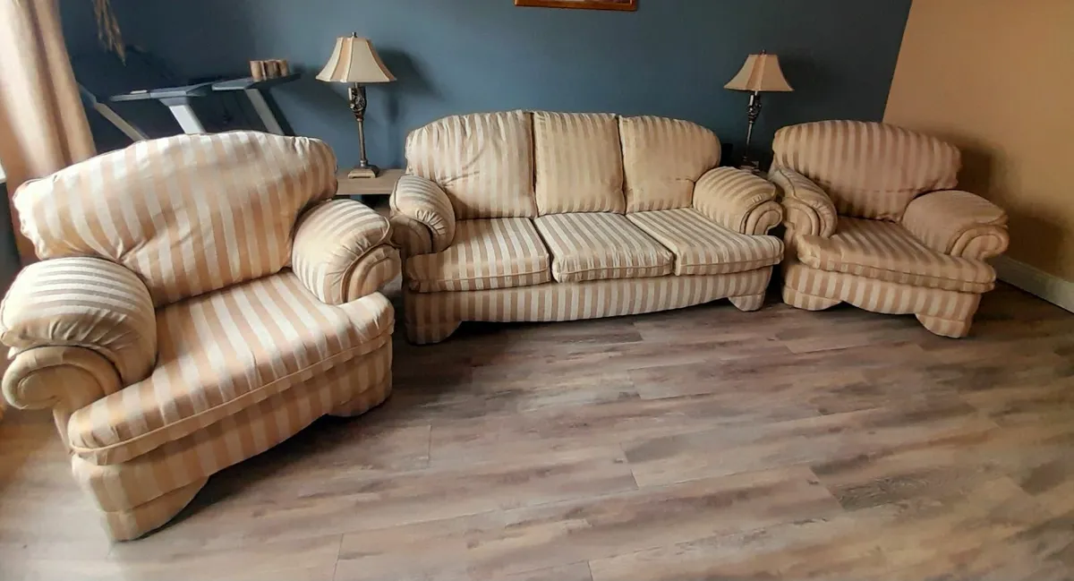 3 piece suite of Furniture - Image 1