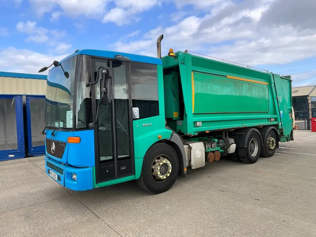 MERCEDES ECONIC 2633 26 TON BIN LORRY - Image 4