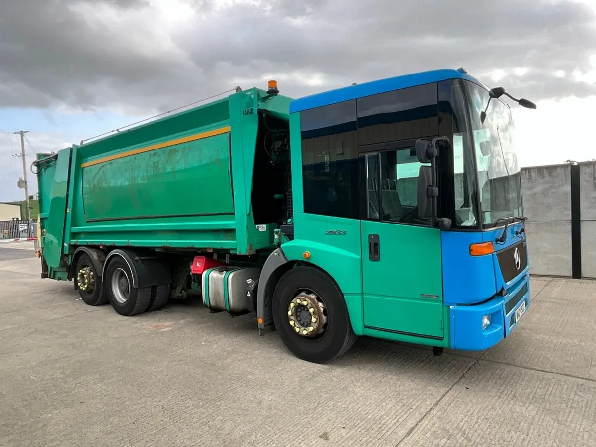 MERCEDES ECONIC 2633 26 TON BIN LORRY - Image 1