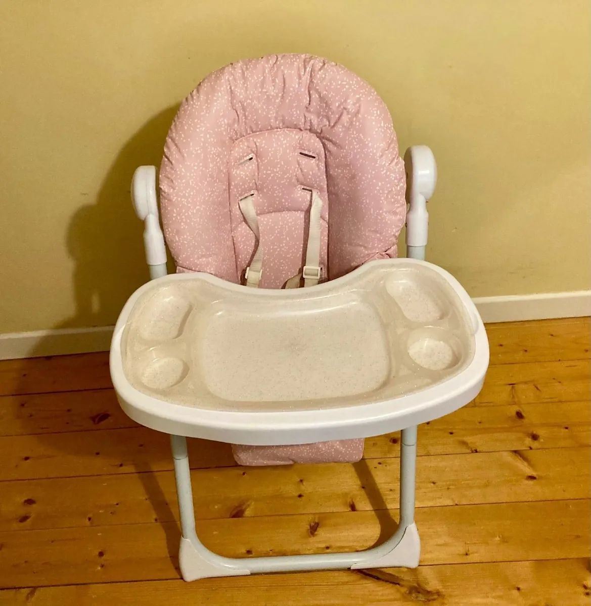 Babylo Foldable High Chair with accessories - Image 1