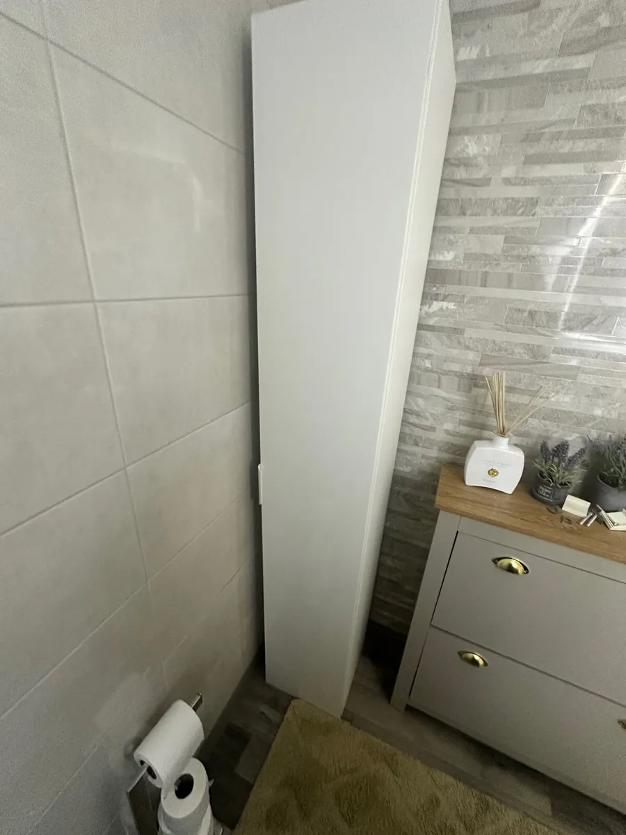 Wall mounted bathroom cabinet - Image 1