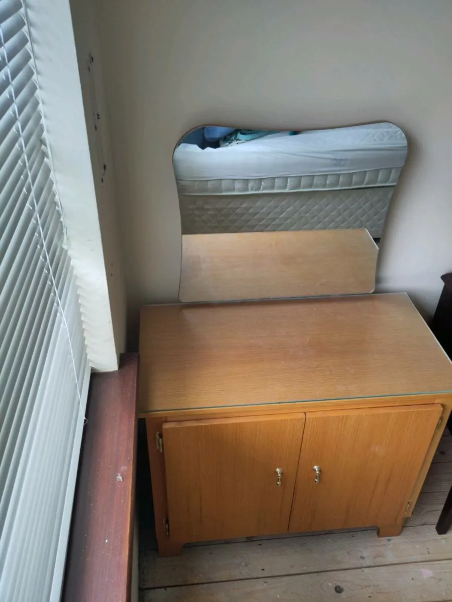 Dressing table with mirror - Image 2