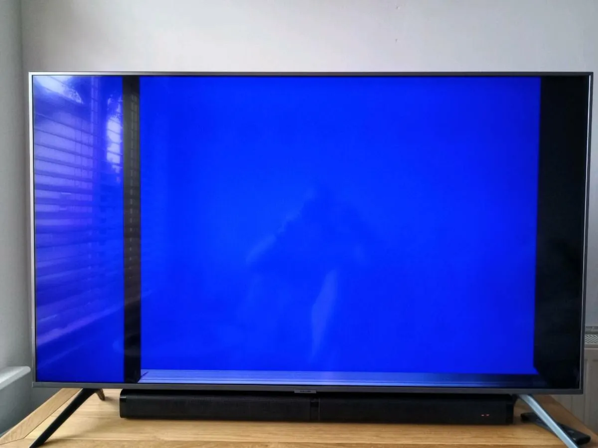 Samsung 50" for repair or parts damaged screen - Image 1