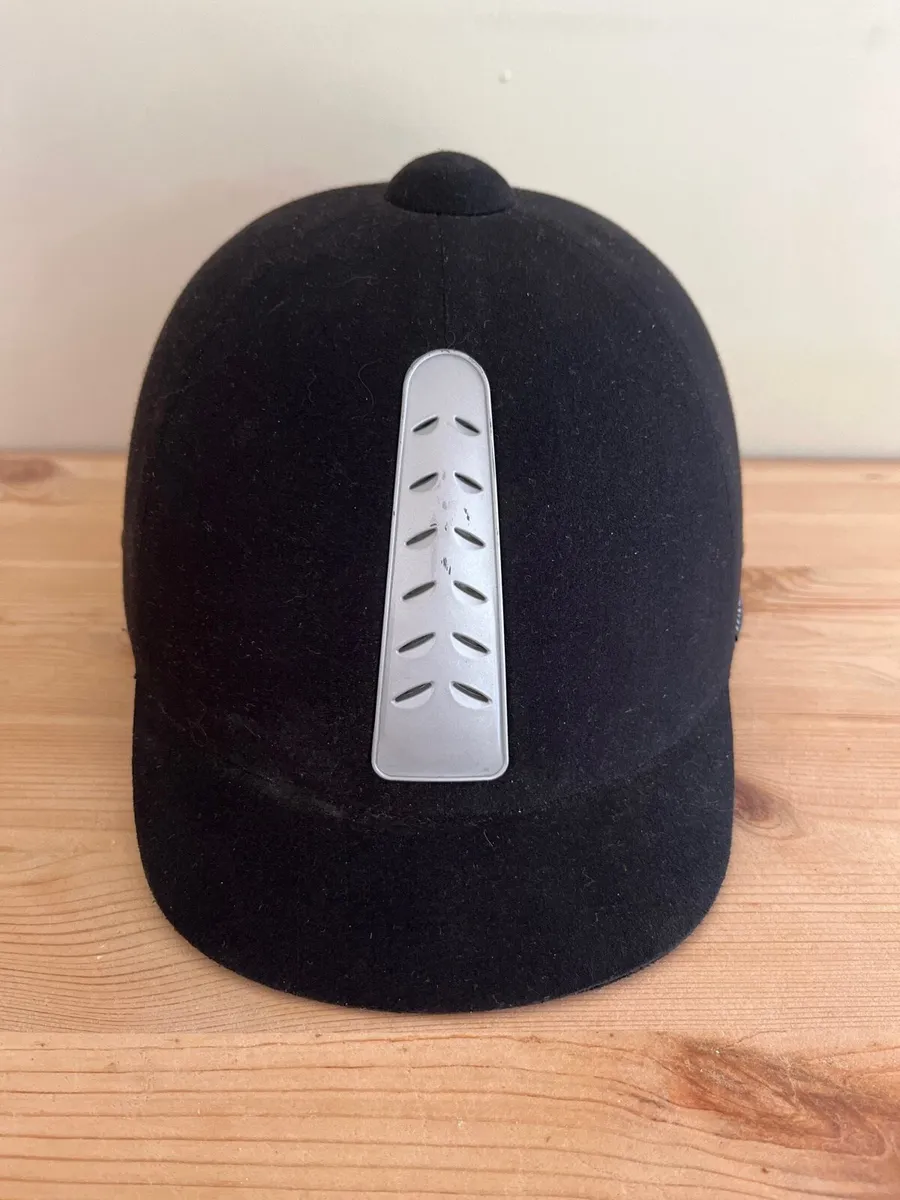 Horse riding helmet - Image 1