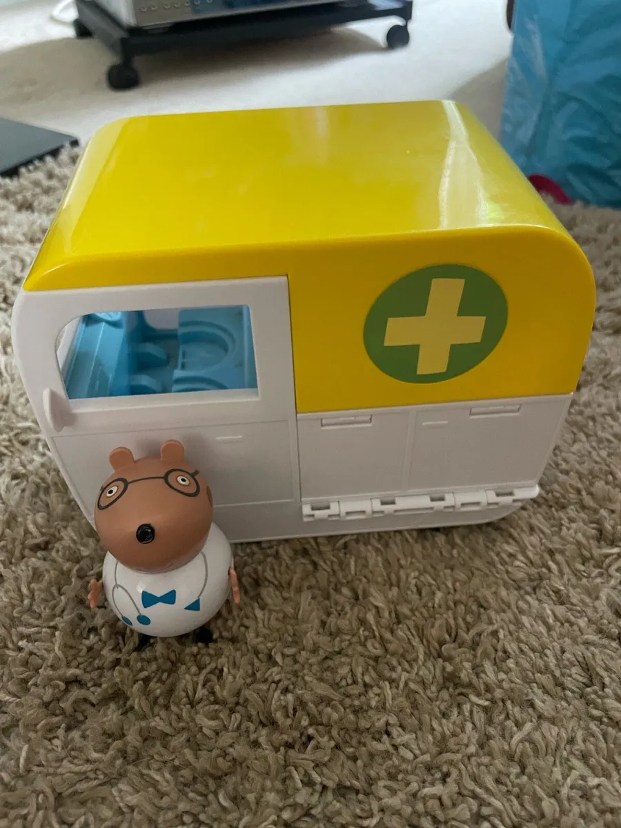 Peppa Pig Ambulance - Image 1