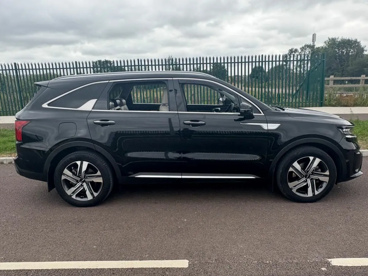 Kia Sorento Phev K4 MY22 6DR Auto **warranty till - Image 3
