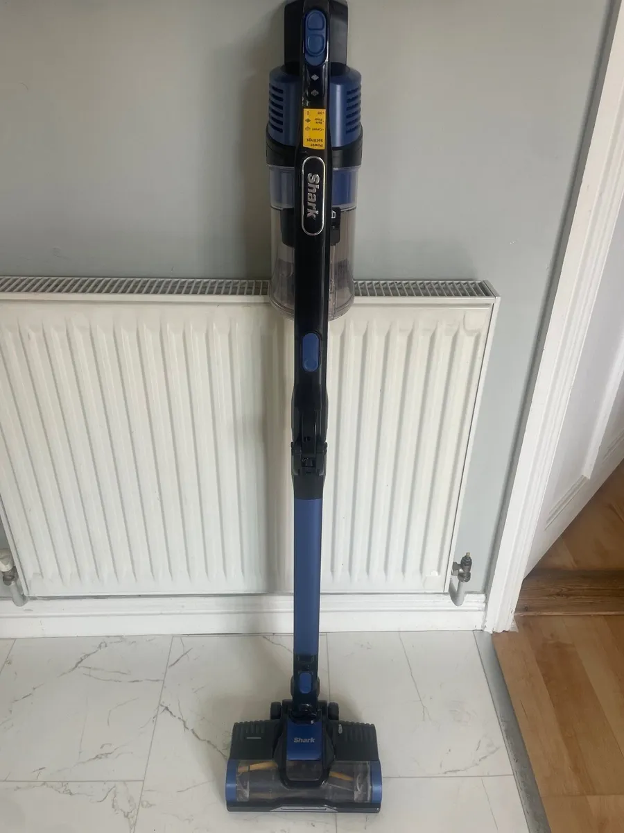 Shark Anti Hair Wrap Cordless Stick Vacuum  IZ202U - Image 1