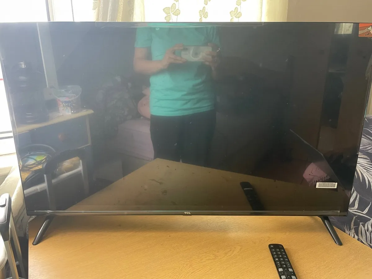 TV TCL 34 inches - Image 1