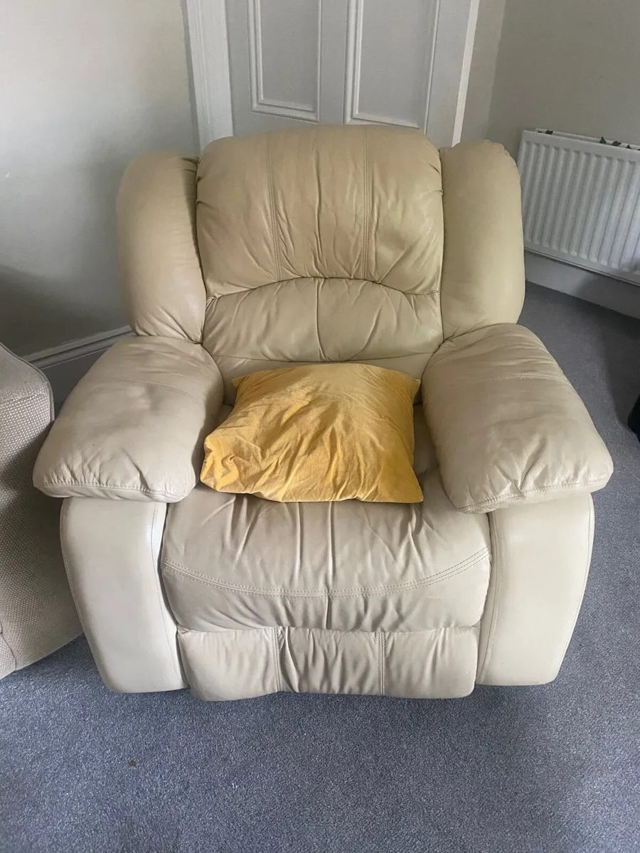 FREE COUCHES, SOFA, ARMCHAIR - Image 4