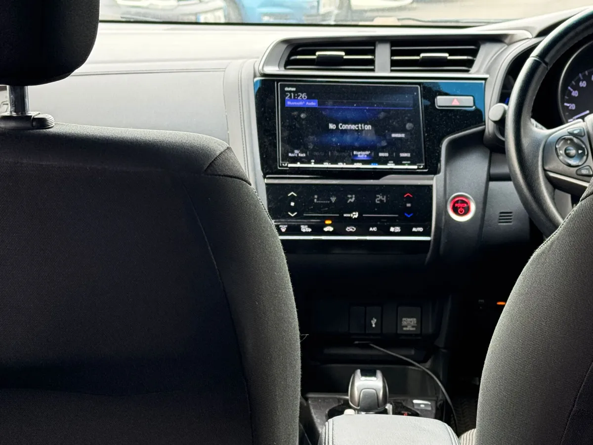 Honda fit 2018 - Image 11