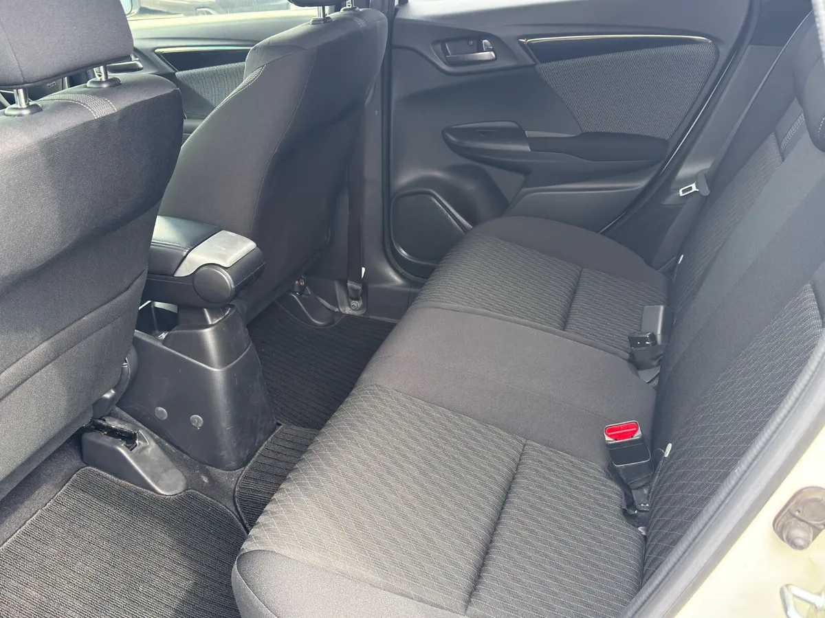 Honda fit 2018 - Image 12