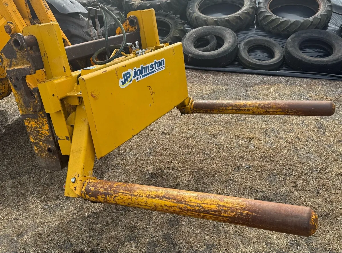 Bale stacker lifter handler - Image 1