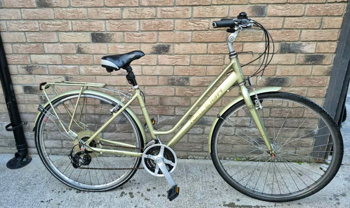 Adults Raleigh  Equipped Hybrid Bike 21 speeds - Image 2