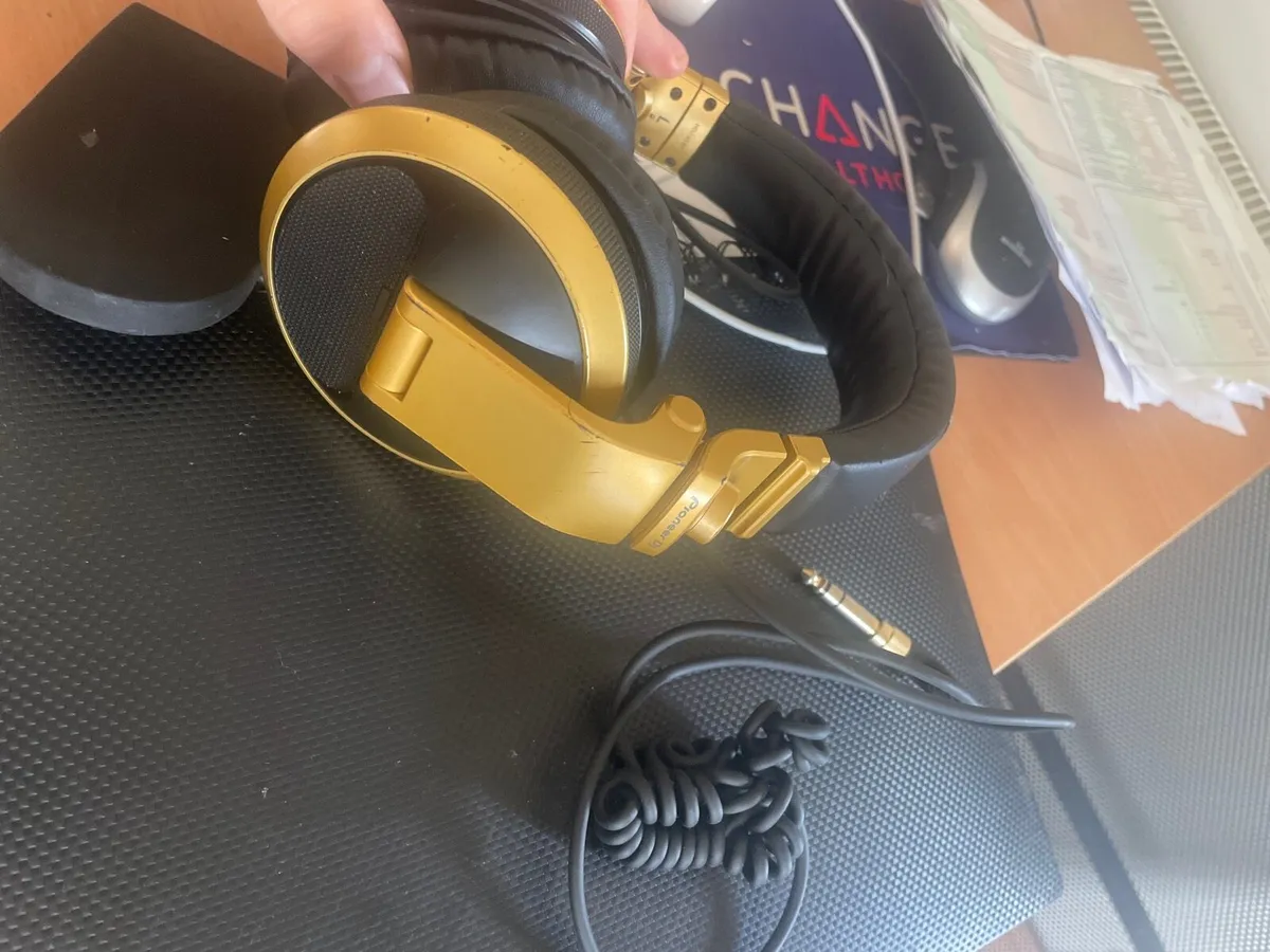 Pioneer hdjx5 bt headphones for DJs - Image 2