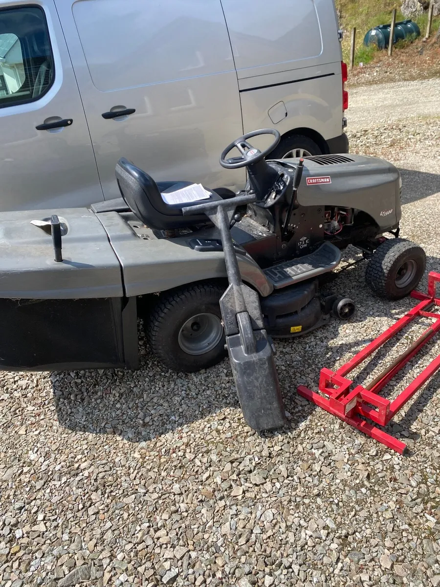 Ride on lawnmower - Image 1
