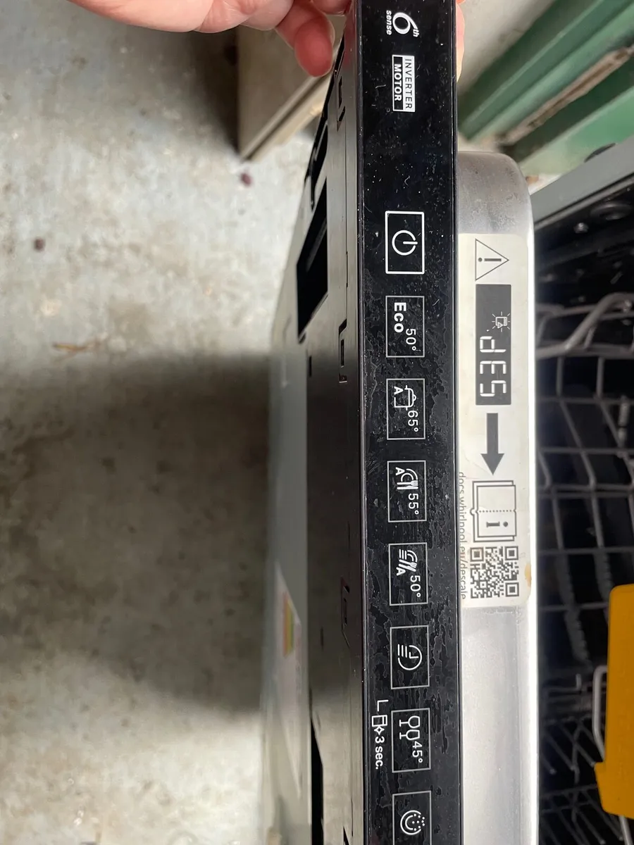 Integrated Whirlpool Dishwasher. 2 years old. - Image 2