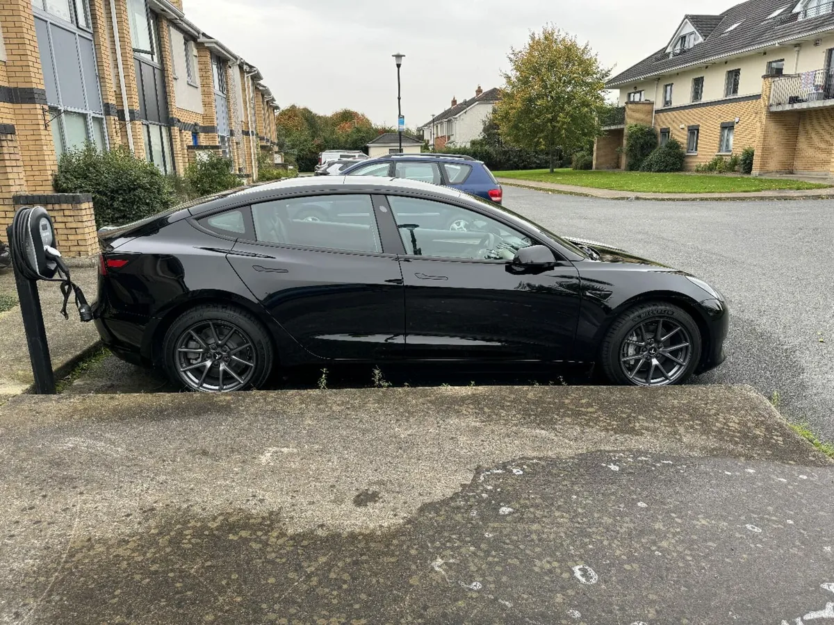 Tesla Model 3 - Image 2