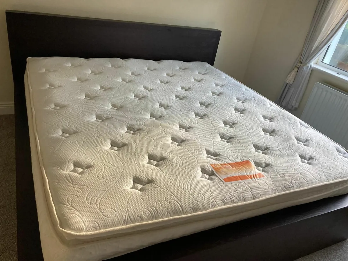 Bed and mattress - Image 2
