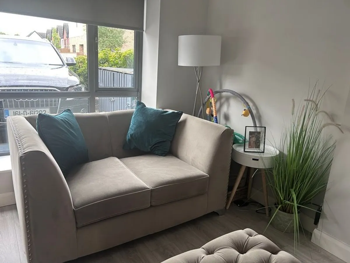 couch - Image 2