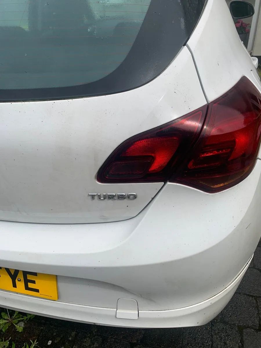 Vauxhall Astra 2015 - Image 2