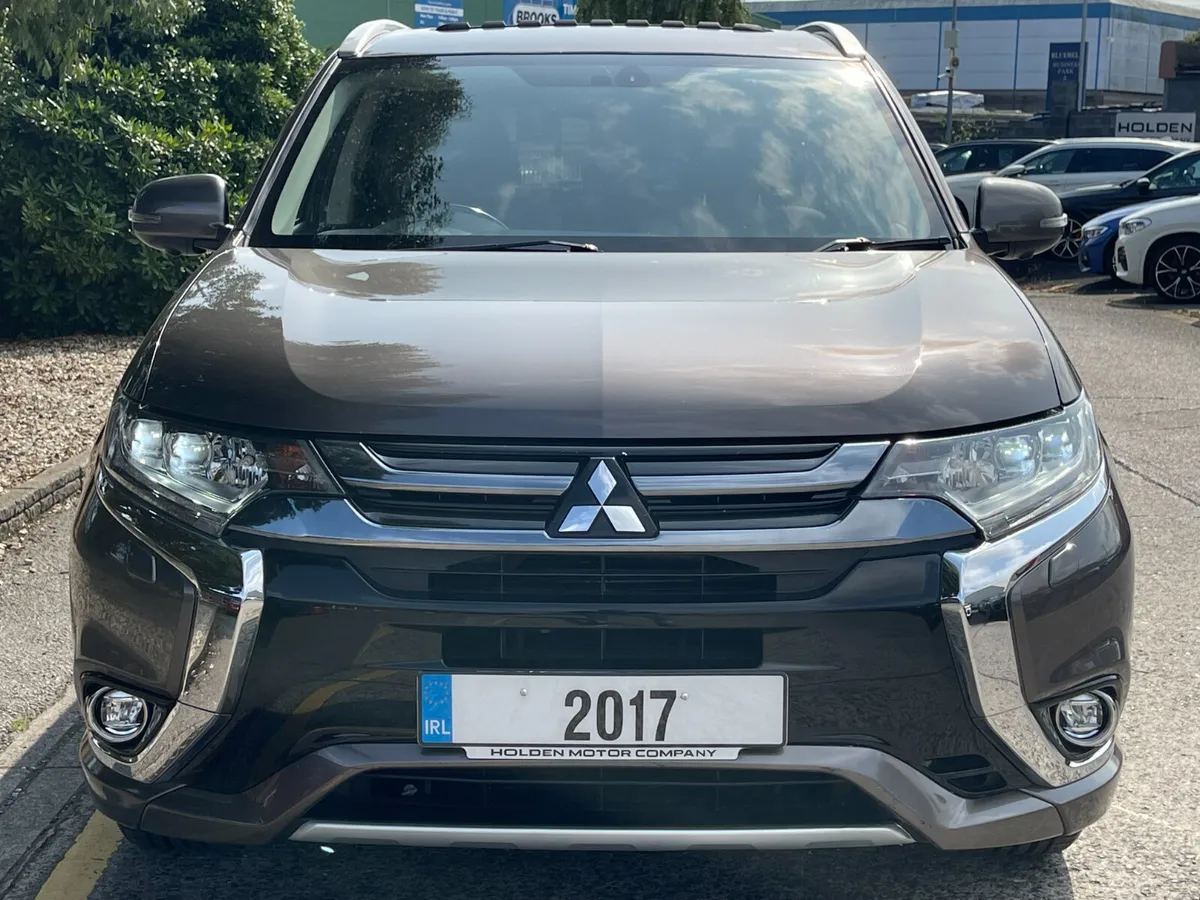 2017 Mitsubishi Outlander..LOW MILES...SUNROOF - Image 4
