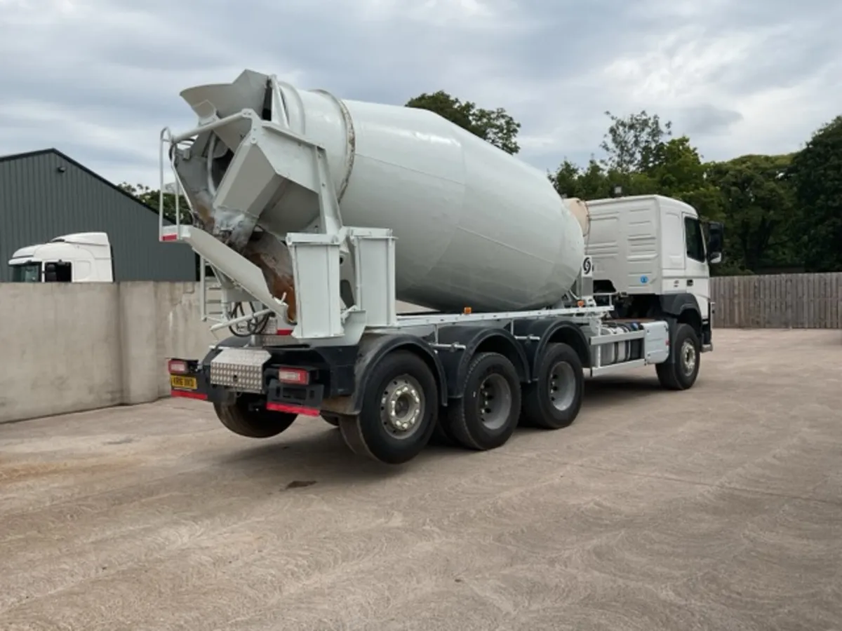 2016 Volvo FM410 8x4 Tridem Concrete Mixer - Image 4