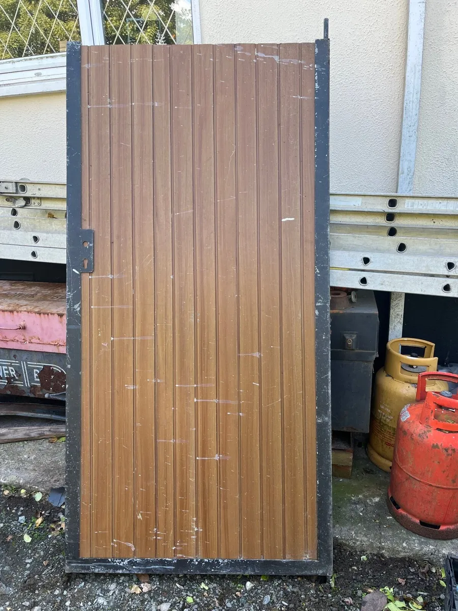 Gate - Image 1