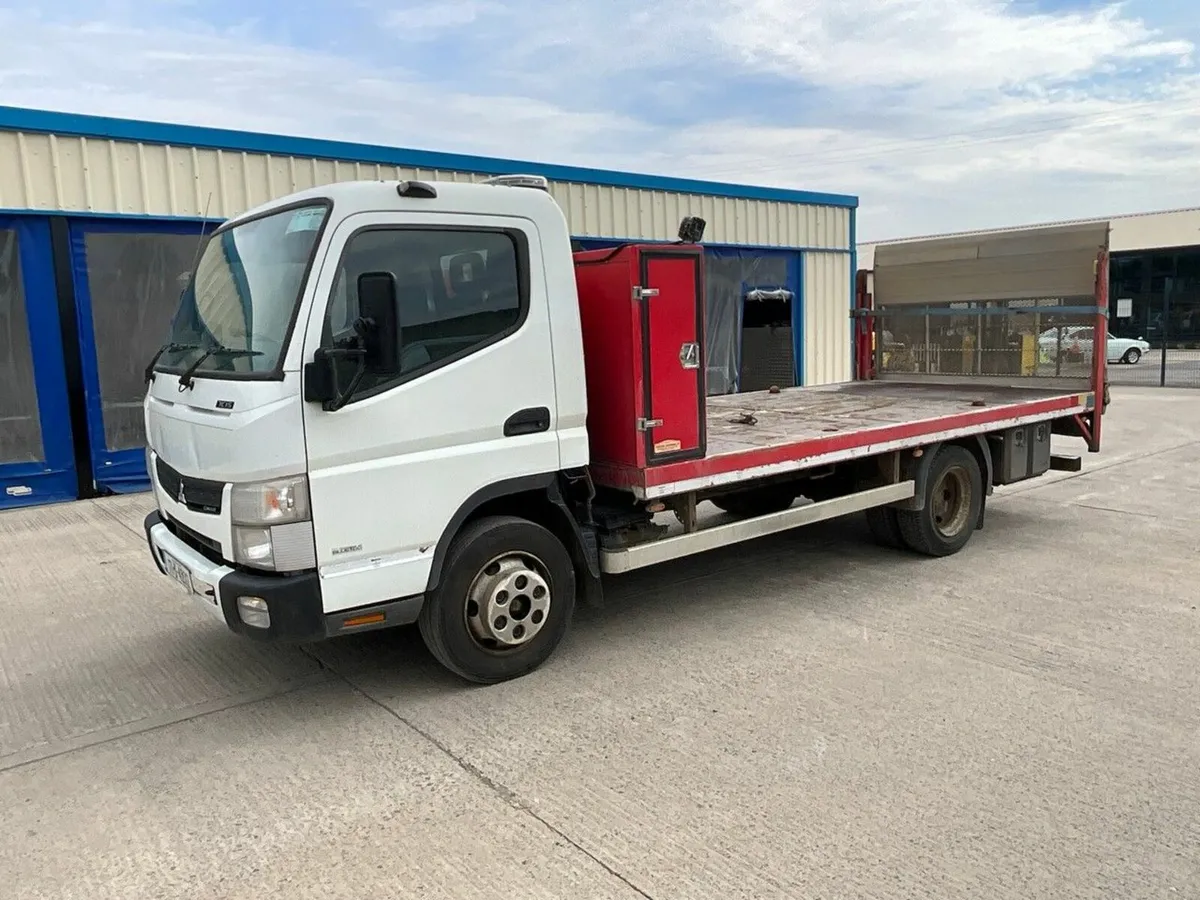 MITSUBISH FUSO CANTER 7C15E 7.5 TON FLAT BED LORRY - Image 3