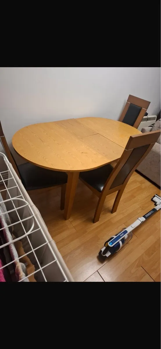 Kitchen table and chairs - Image 2