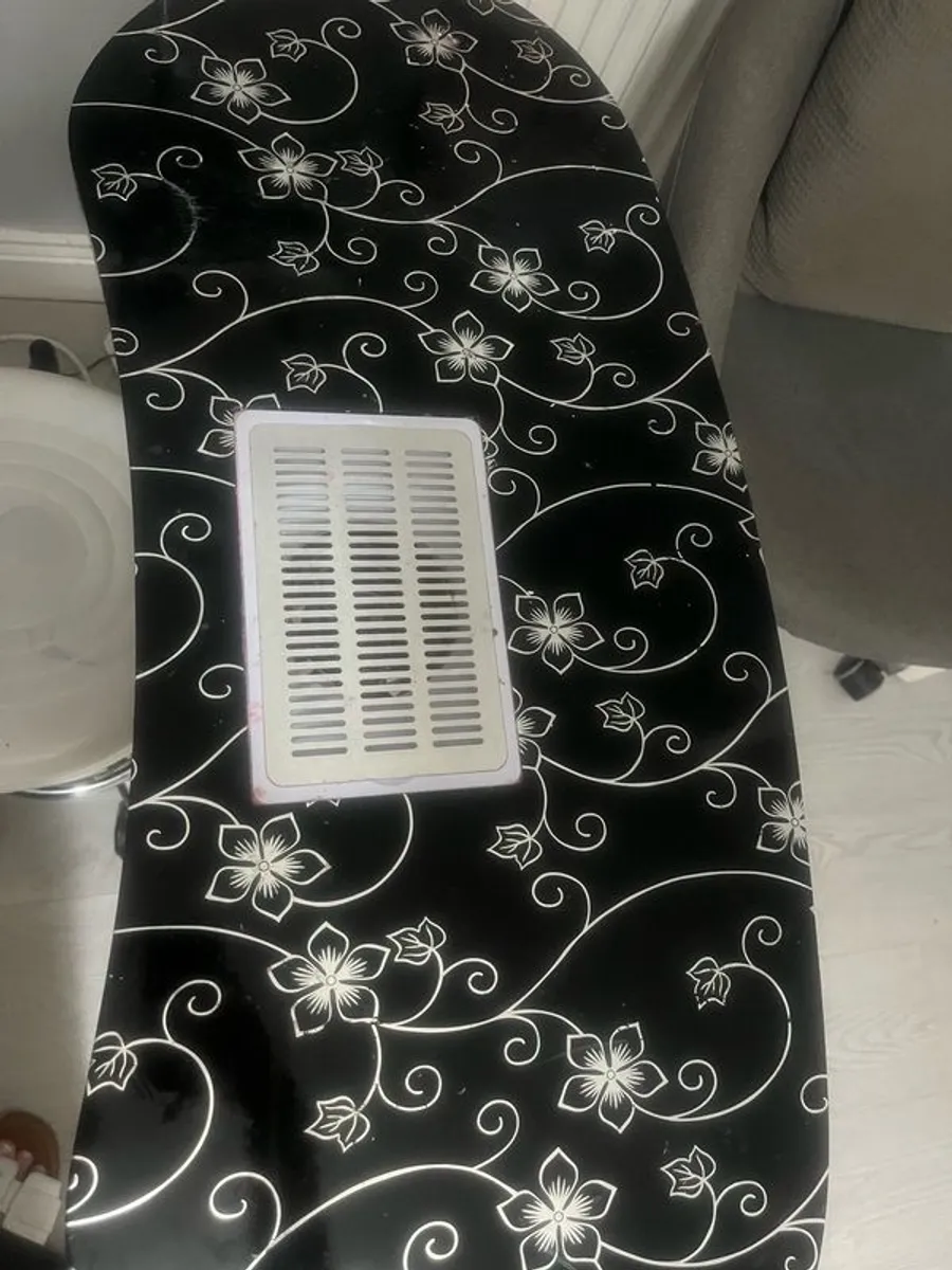 manicure table - Image 1