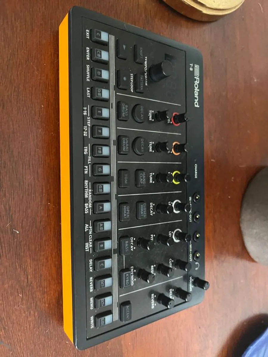 Roland T-8 Drum Machine - Image 3