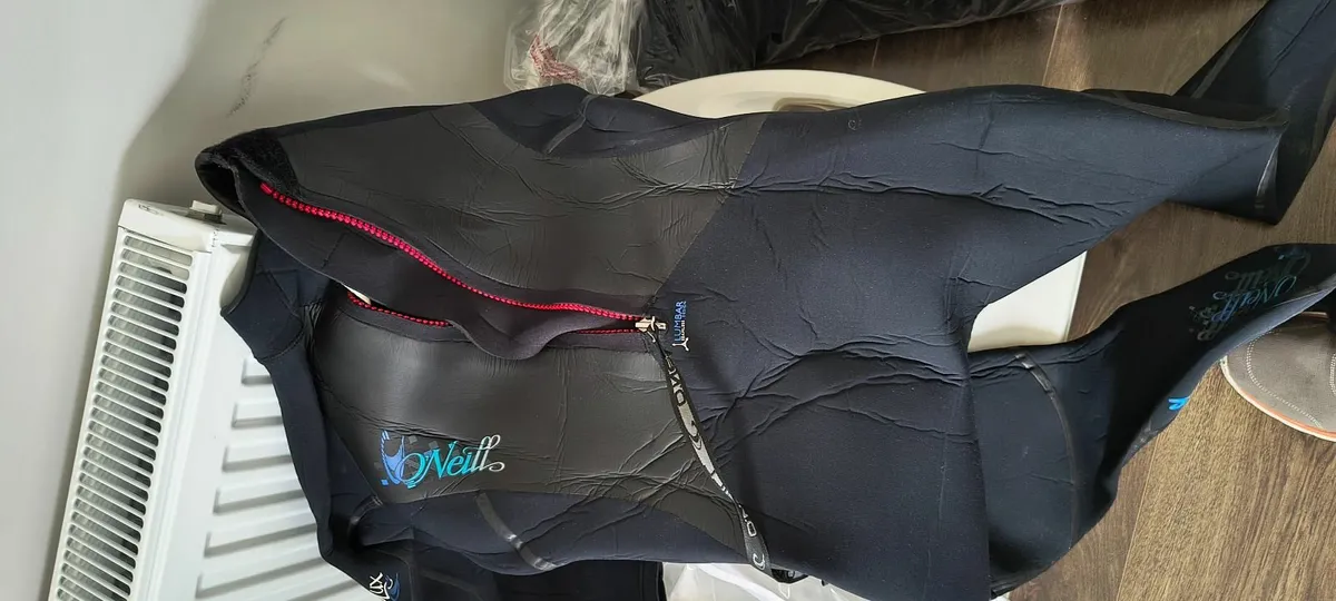 O'Neill ladies wet suit - Image 3