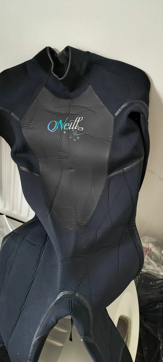 O'Neill ladies wet suit - Image 1